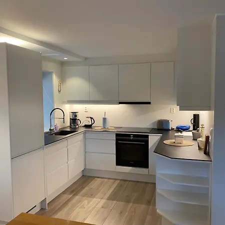 Modern With Mountain And Sea View דירה